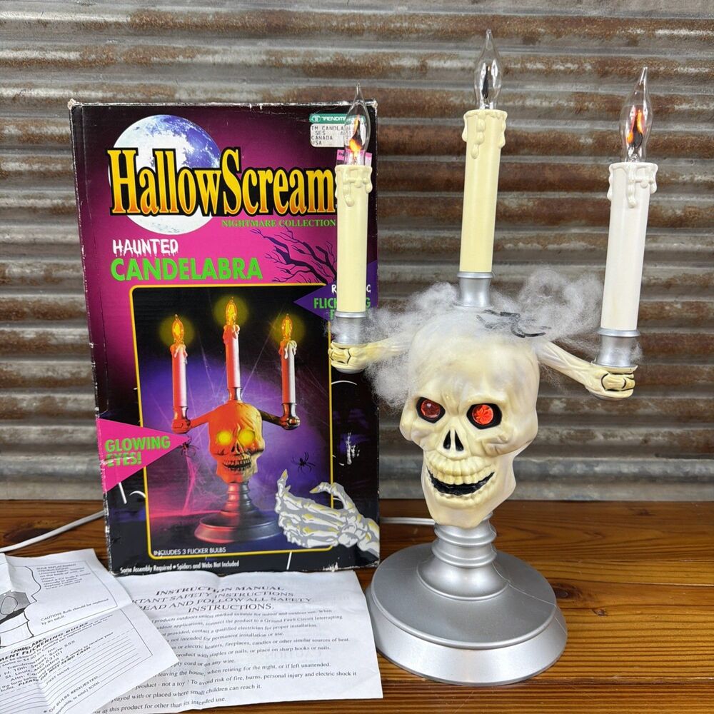 HallowScream Haunted Candelabra Halloween Skull Flickering Flames '94 Needs Bulb